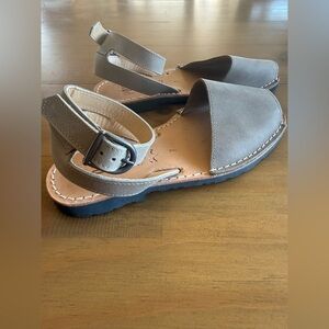 Pons Sandals NWOT. Size 7